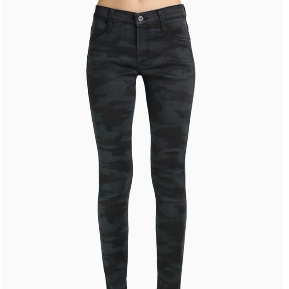 JAMES JEANS In Camouflage
